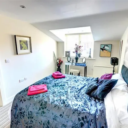 Hotties House - Two-Bed Cottage, Dog-Friendly & Off-Street Parking - Scarborough Exterior photo