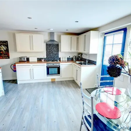 Hotties House - Two-Bed Cottage, Dog-Friendly & Off-Street Parking - Scarborough Exterior photo
